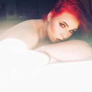 Meet your Posher, Caitlyn